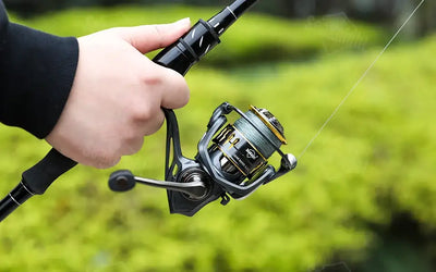 SeaKnight ARCHER2 spinning reel in black and gold with CNC aluminium spool and fish alarm feature