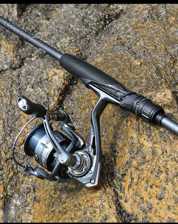 Tsurinoya long-cast spinning reel with silver spool, curved crank handle, black rod